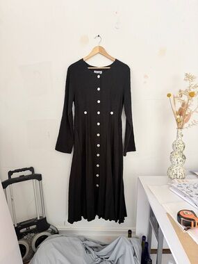 Nikki Chasin Black A-Line Dress Button Back Stretch Midi